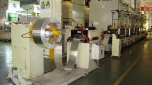 供應多臺沖床連線沖壓機械手，提升自動化生產效率